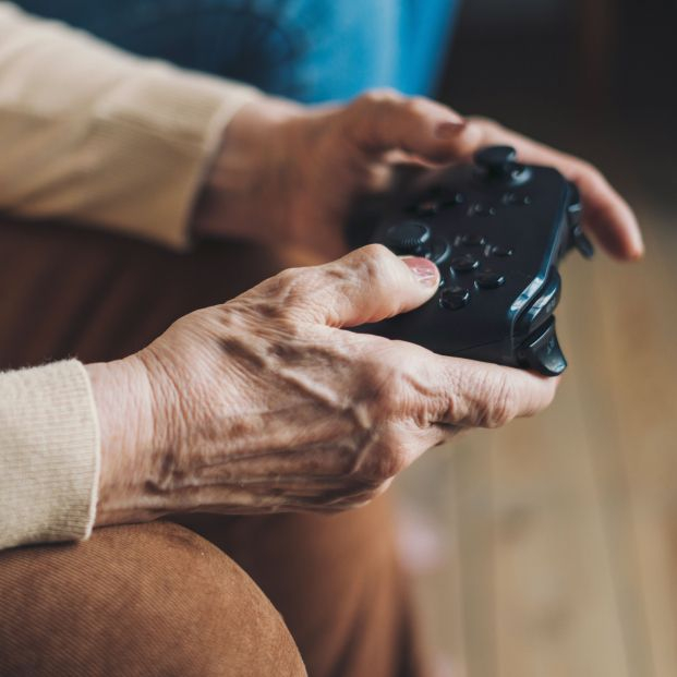 La popularidad de los videojuegos aumenta entre los mayores. Foto: Bigstock