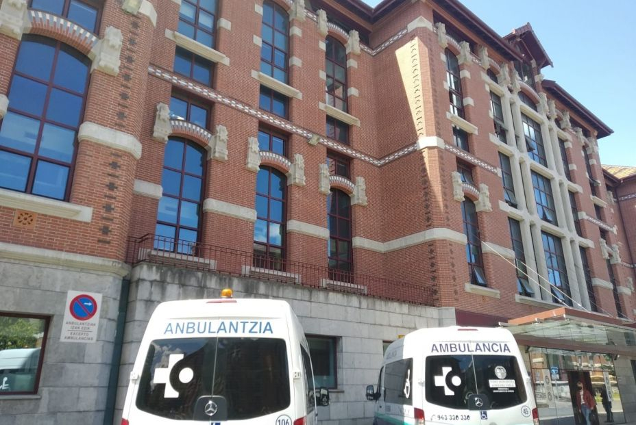 EuropaPress 3737177 ambulancias pabellon hospital basurto bilbao EuropaPress 3737177 ambulancias pabellon hospital basurto bilbao