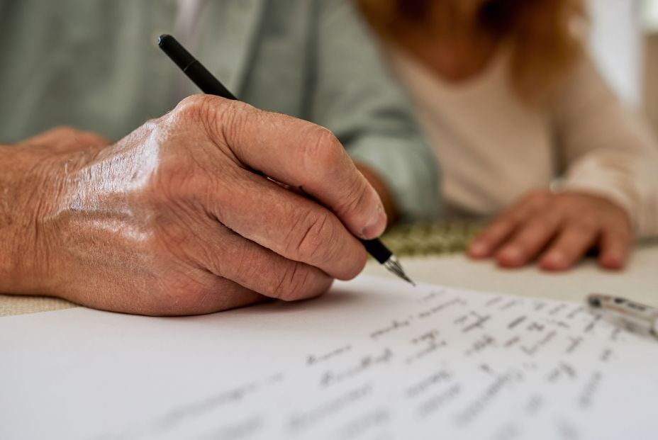 La emotiva carta de despedida que un hombre escribió a sus nietas: "Siempre estaré a vuestro lado" La emotiva carta de despedida que un hombre escribió a sus nietas: "Siempre estaré a vuestro lado"