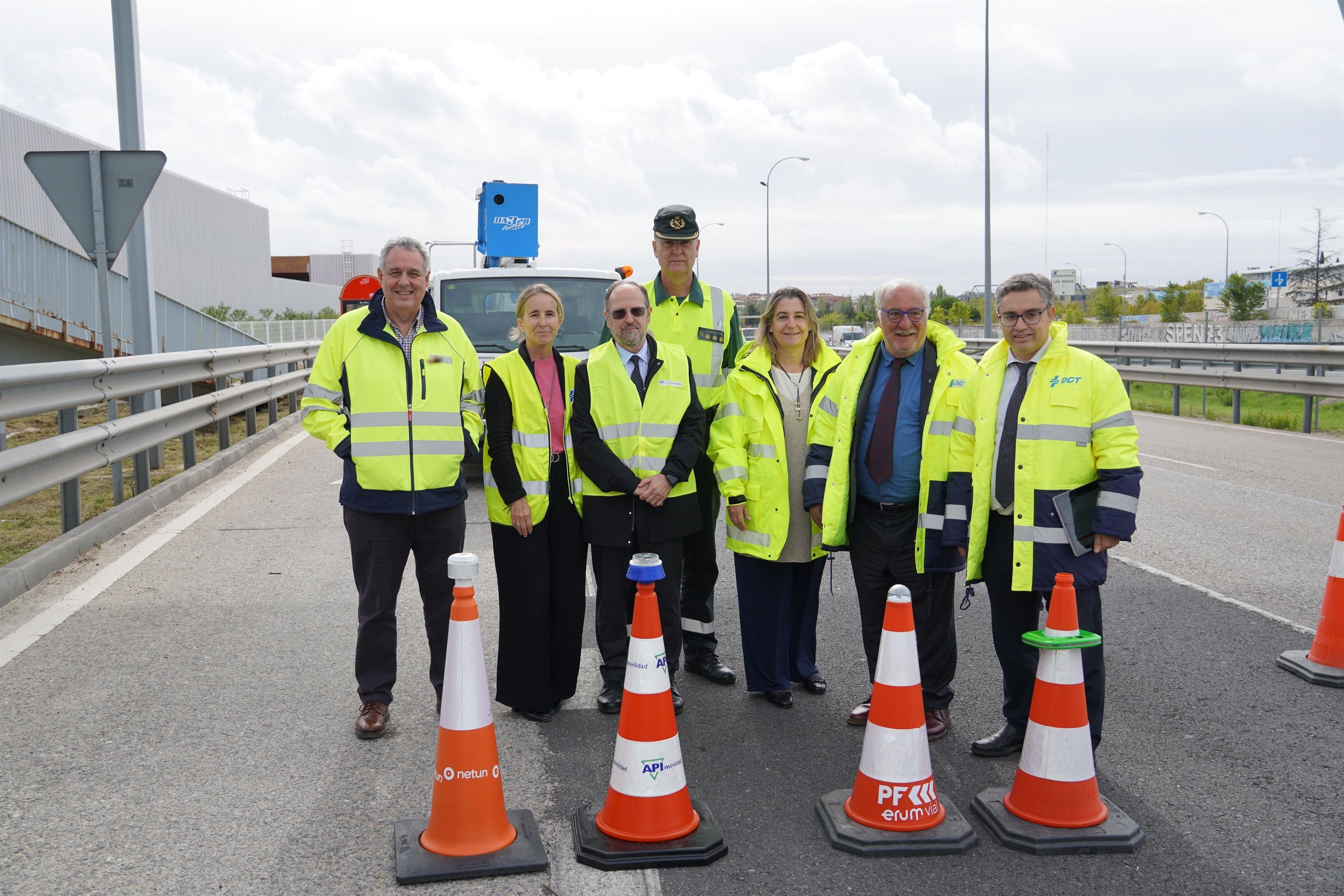 Así son los nuevos conos conectados para obras que va a estrenar la DGT