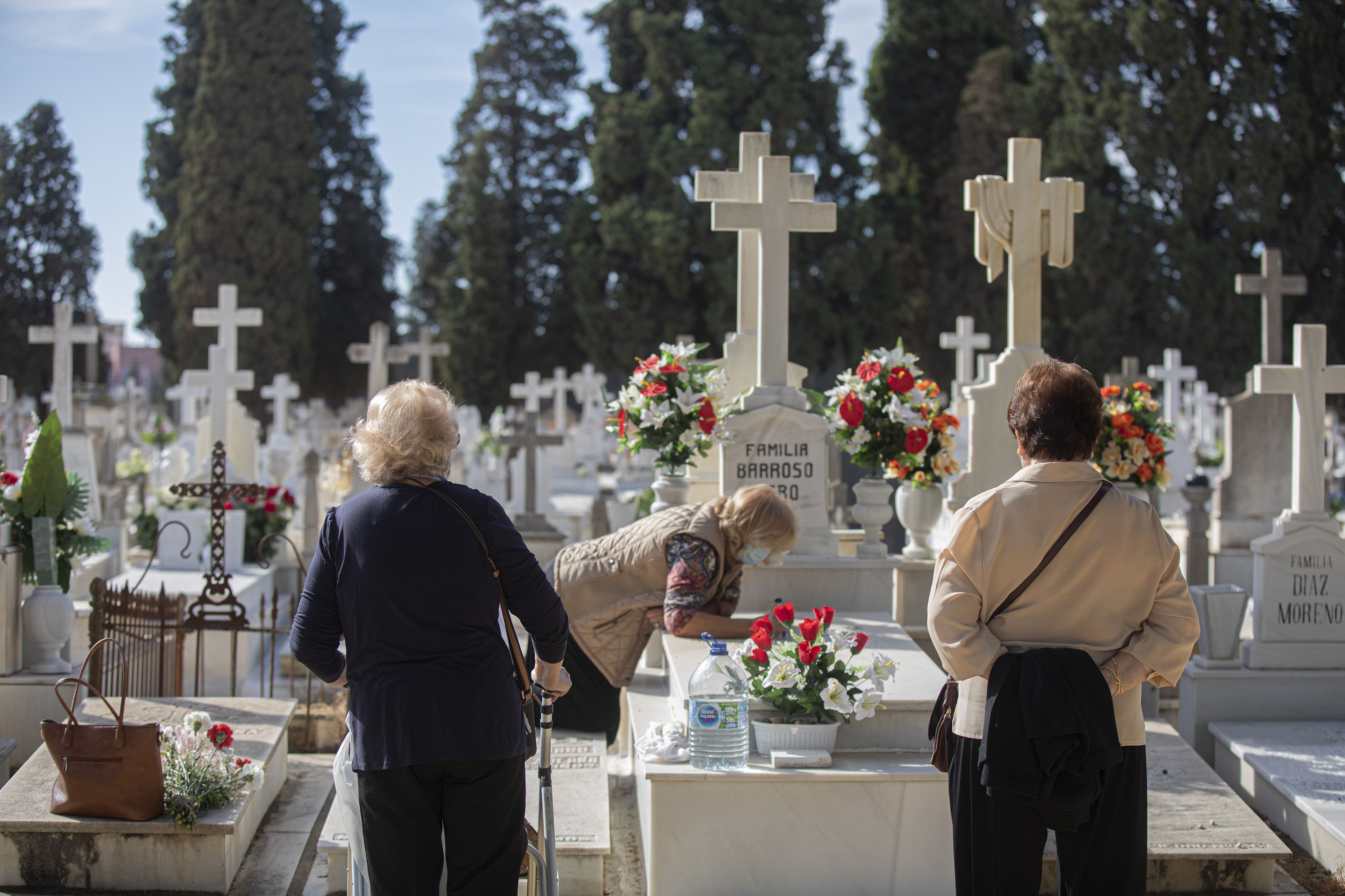 El 'seguro de muertos' es ahora para los vivos: las pólizas de decesos se reinventan