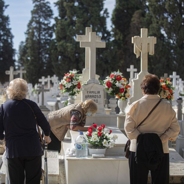 El 'seguro de muertos' es ahora para los vivos: las pólizas de decesos se reinventan