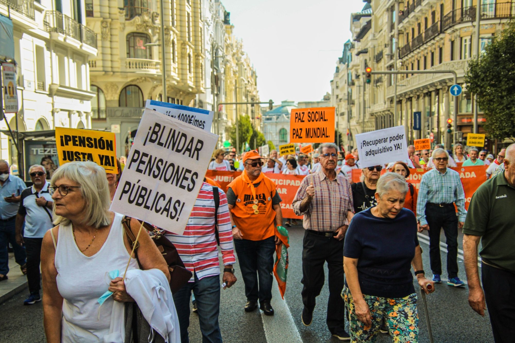 España gasta 10.000 millones en pensiones mínimas y no contributivas: ¿hay margen para subirlas?