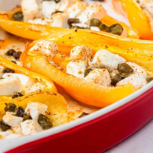 Receta de pimientos amarillos rellenos al horno. Foto: Bigstock