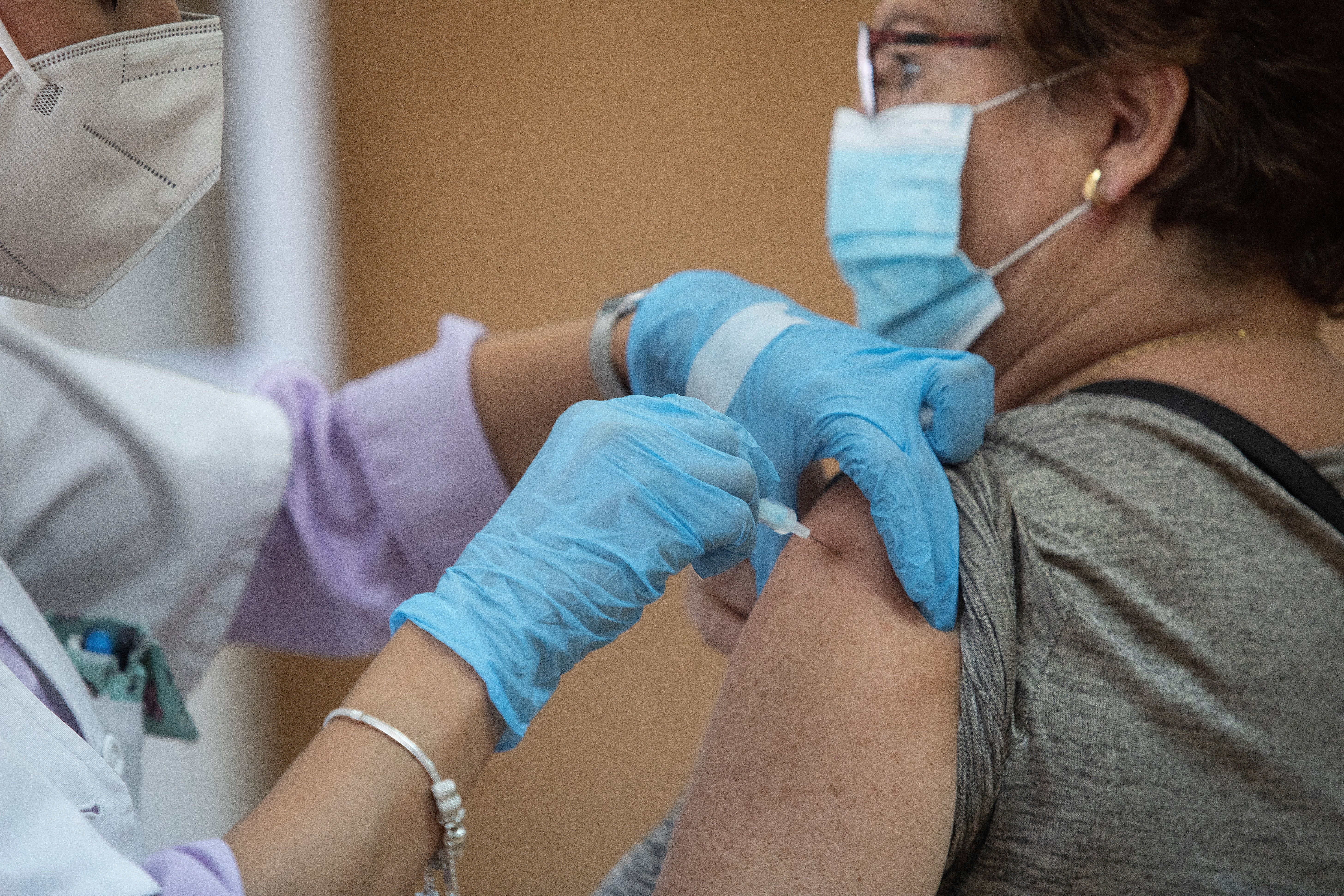 Dudas más frecuentes sobre la vacuna de la gripe: ¿me la puedo poner si estoy resfriado?