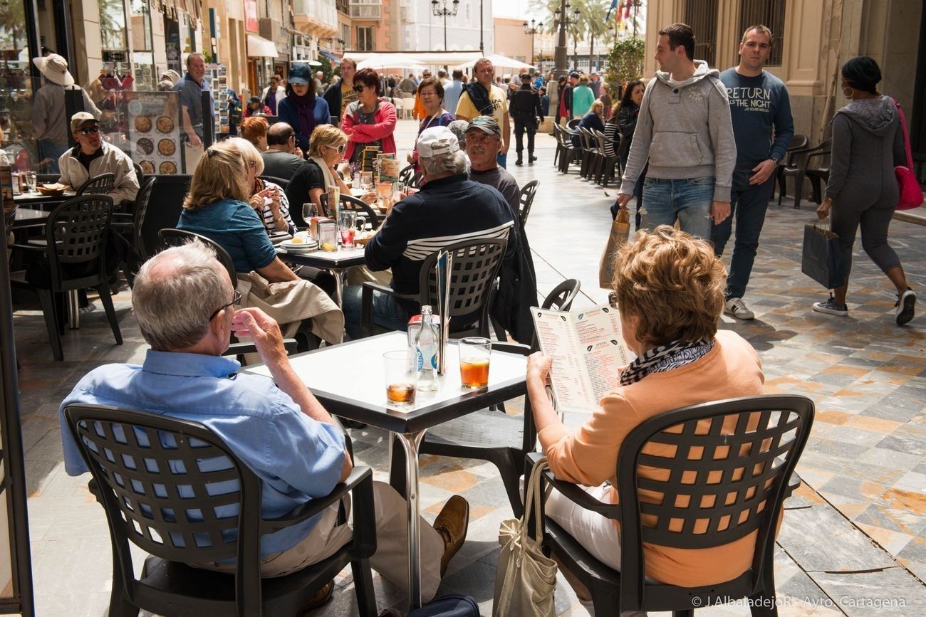 Una estadounidense fascinada con el estilo de vida de los mayores en España