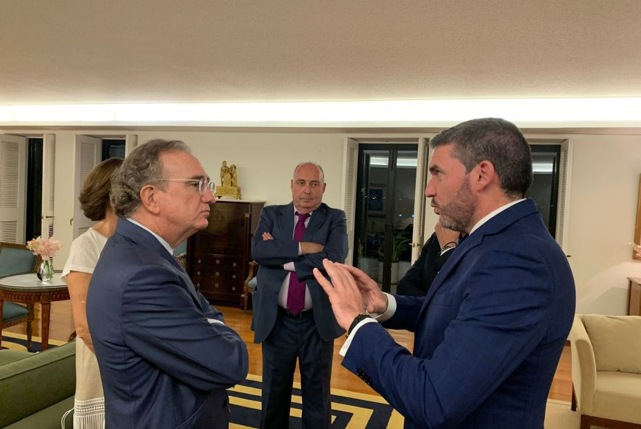 El consejero de Agua, Agricultura, Ganadería, Pesca, Medio Ambiente y Emergencias, Antonio Luengo, se reunió en Bangkok con el embajador de España en Tailandia, Felipe de la Morena. Foto: CARM El consejero de Agua, Agricultura, Ganadería, Pesca, Medio Ambiente y Emergencias, Antonio Luengo, se reunió en Bangkok con el embajador de España en Tailandia, Felipe de la Morena. Foto: CARM