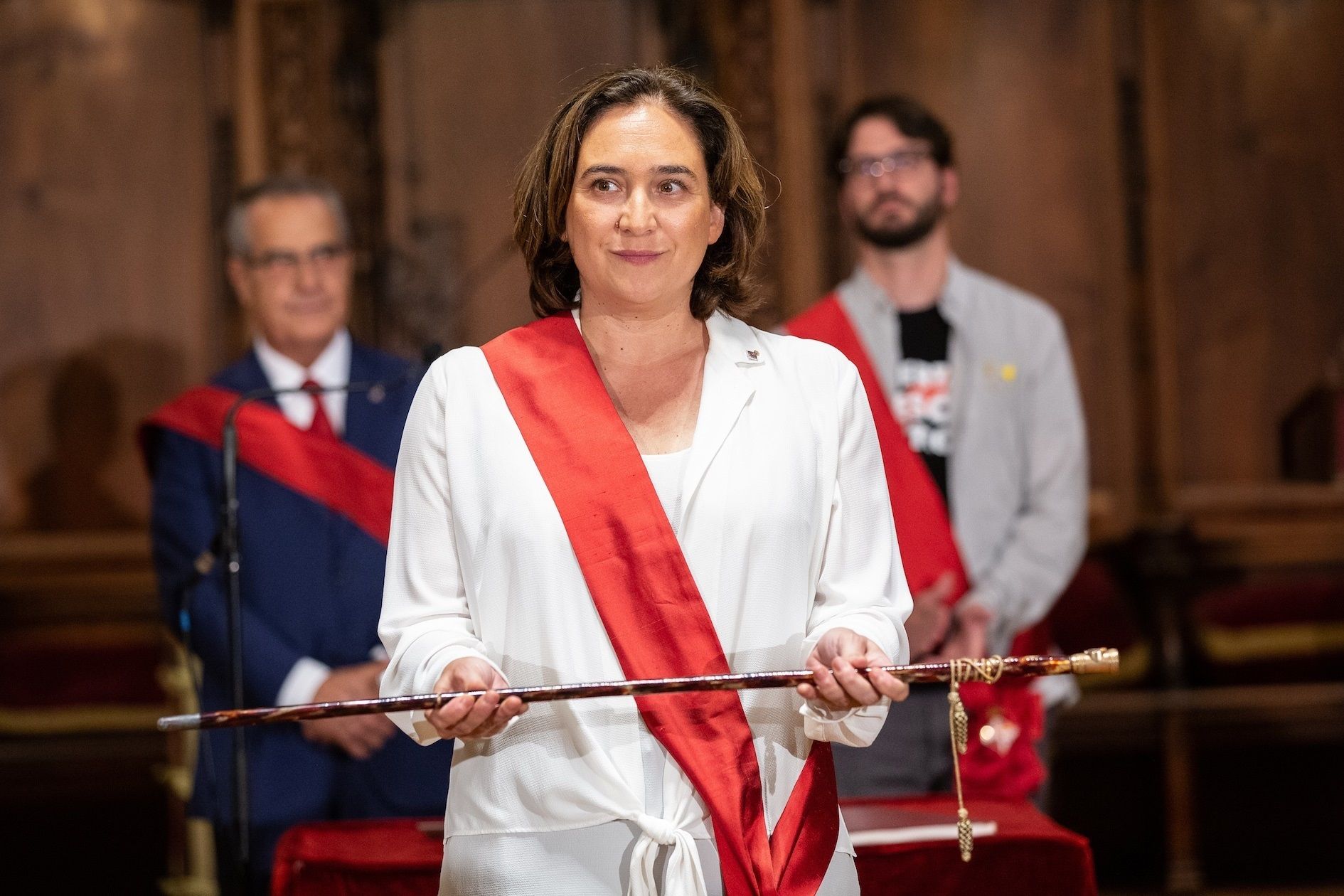 La alcaldesa de Barcelona Ada Colau al ser reelegida en la sesión constitutiva del Ayuntamiento de Barcelona 