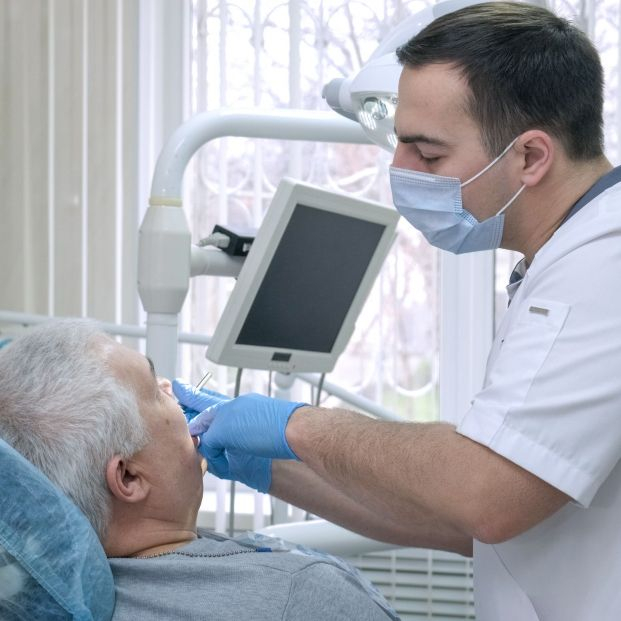 Salamanca promociona la salud odontológica de los mayores con revisiones gratuitas y descuentos. Foto: Bigstock