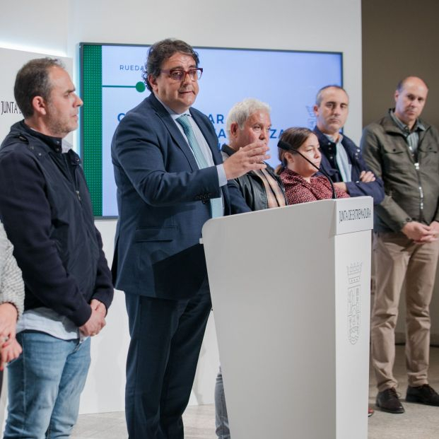 Los mayores extremeños del entorno rural tendrán a su alcance un nuevo programa de teleasistencia. Foto: Junta de Extremadura