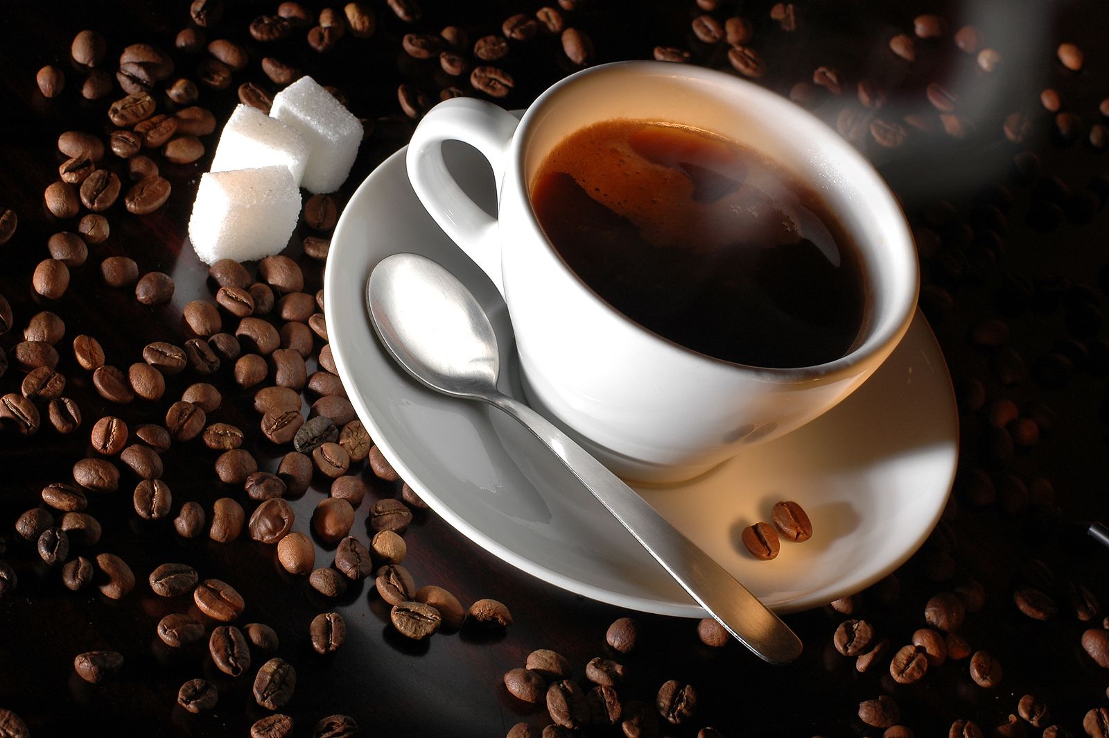 Hipertensión y café, la mezcla letal: cuántas tazas aumentan la mortalidad según tu tensión arterial
