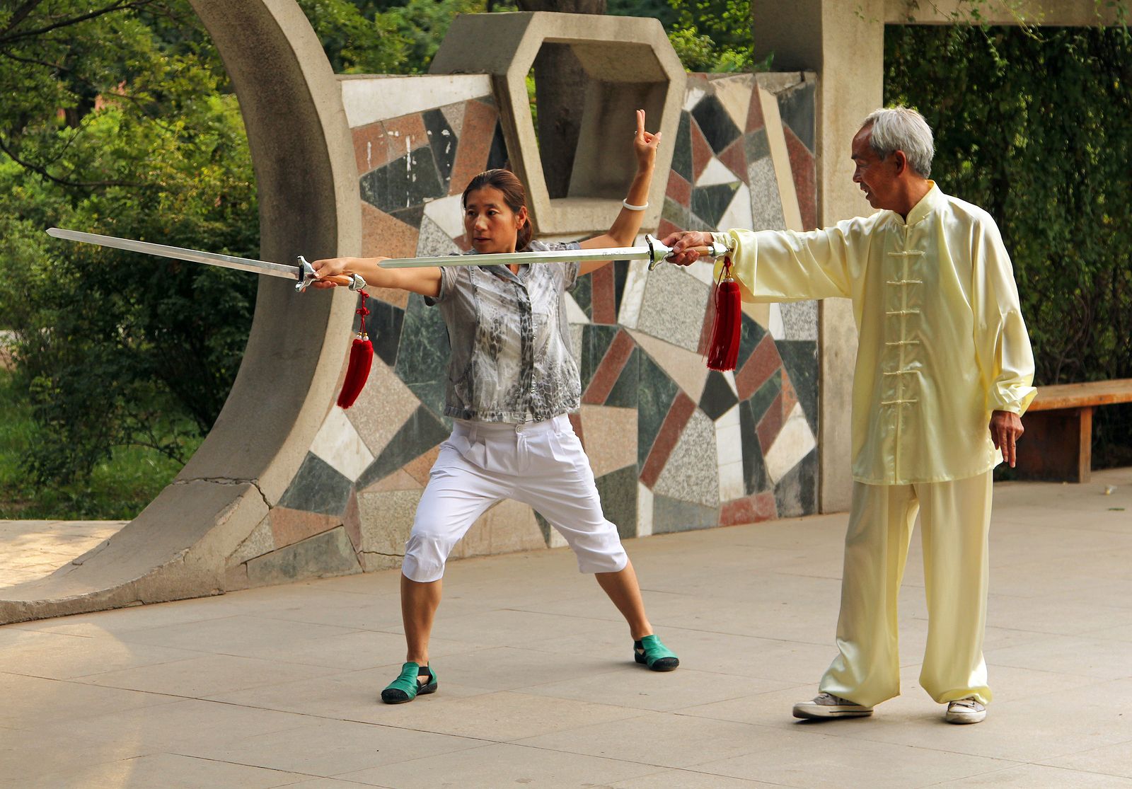 Tai Chi con espada descubre esta modalidad apta también para mayores