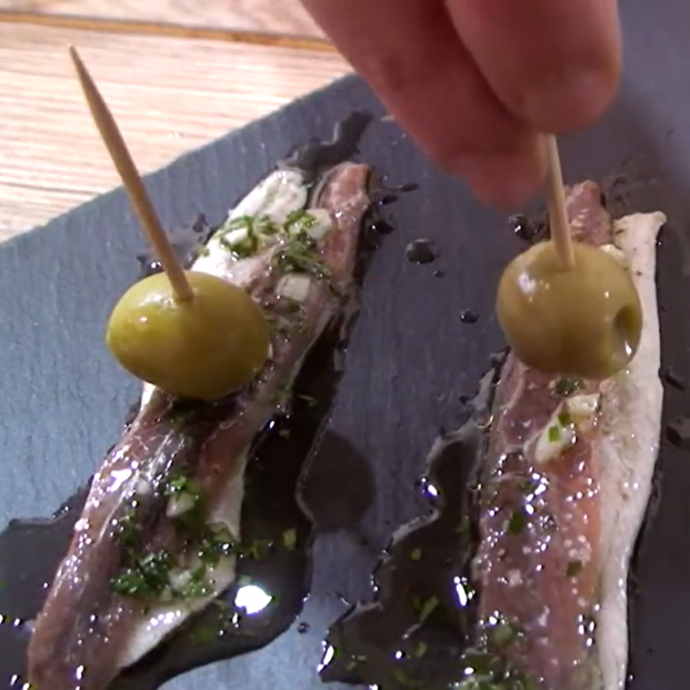 Vídeo receta de matrimonio, el aperitivo por excelencia con anchoa y boquerones en vinagre