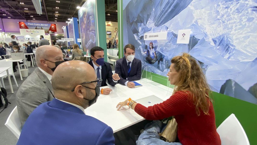 Reunion de trabajo en la WTM de Londres. Foto: Diputación de Almería