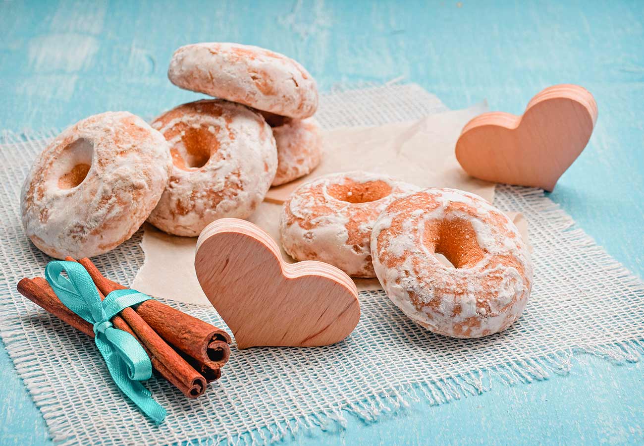 Rosquillas tipo almojábanas con jengibre y canela. Foto: Bigstock