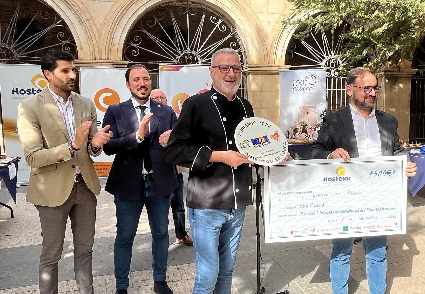 Una tosta crujiente de pimentón, elegida mejor tapa de Lorca