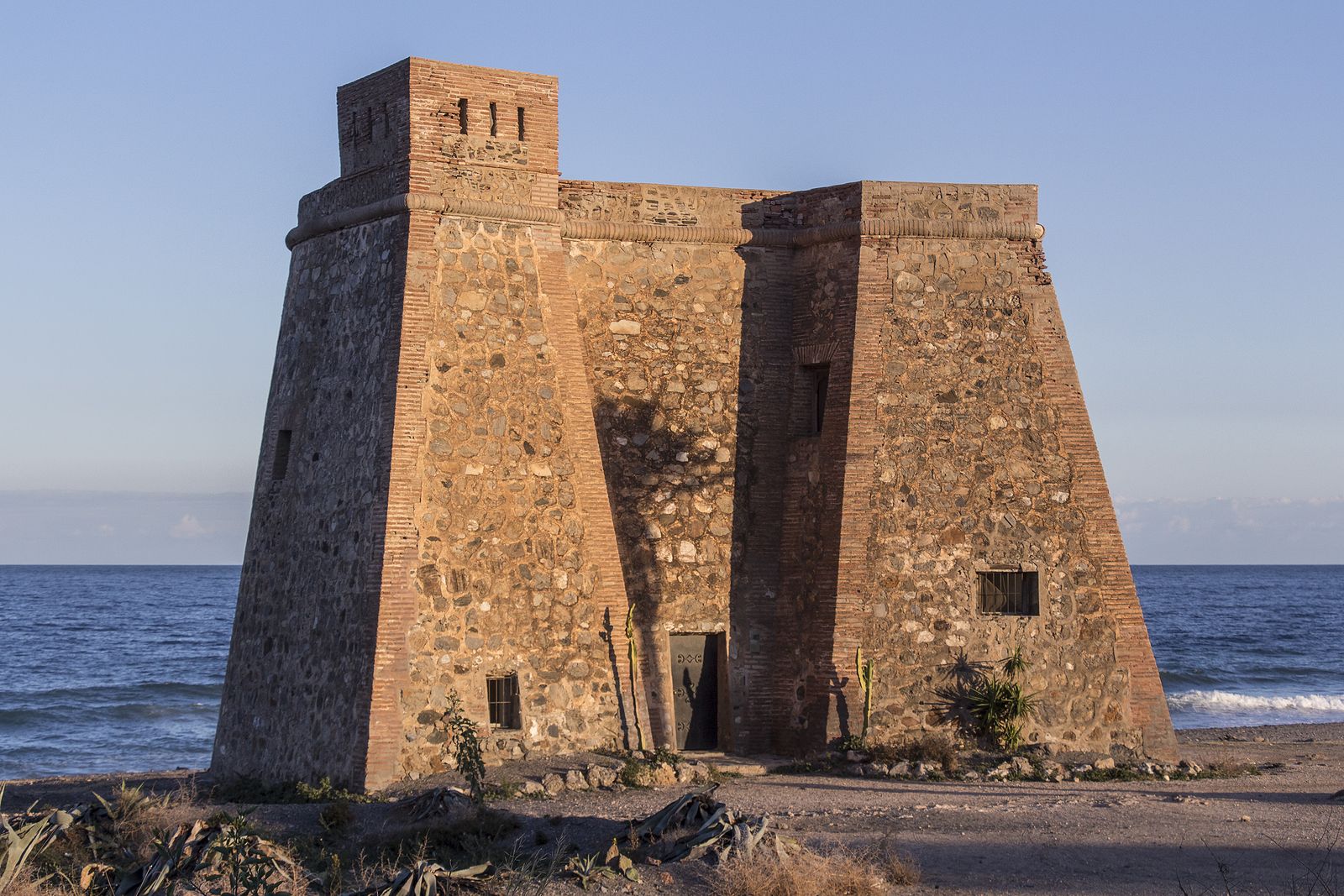 Ruta por los pueblos y la gastronomía de la costa de Almería. Foto: bigstock