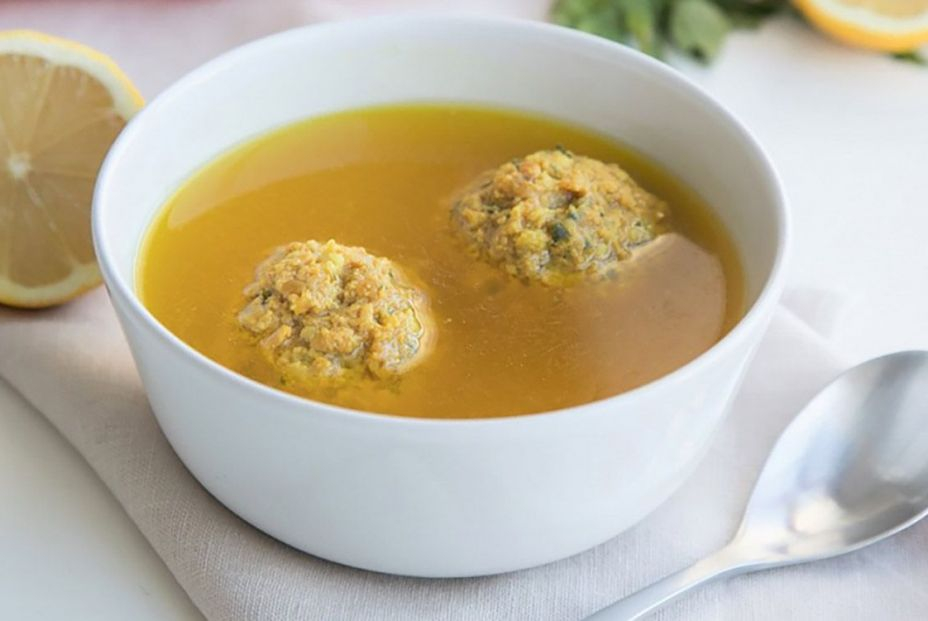 Vídeo receta de caldo con su tradicional pelota