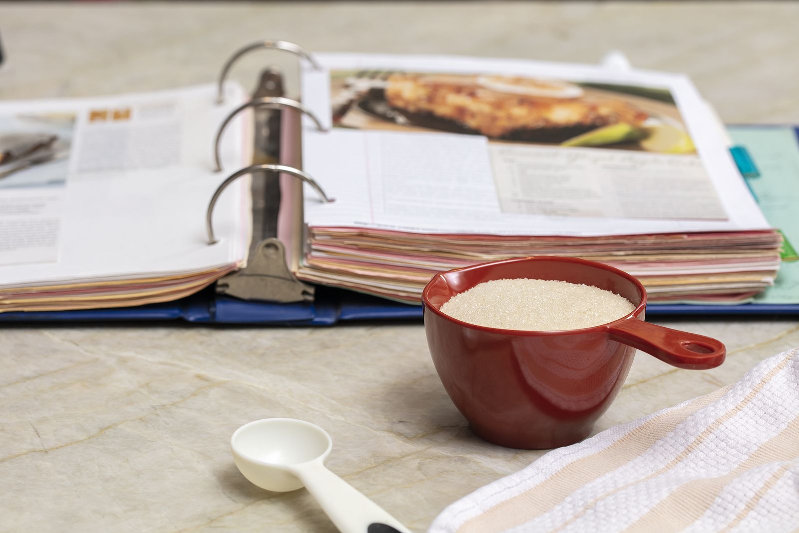 Estafan más de 3.800 euros a una mujer de 76 años con la venta de libros de cocina y menaje