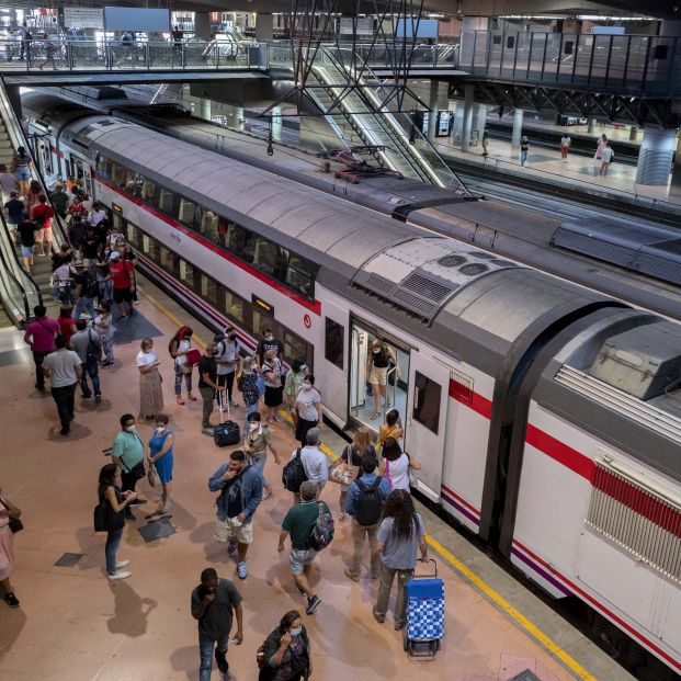 Cómo adquirir los abonos gratuitos de Media Distancia de Renfe. Foto: Europa Press