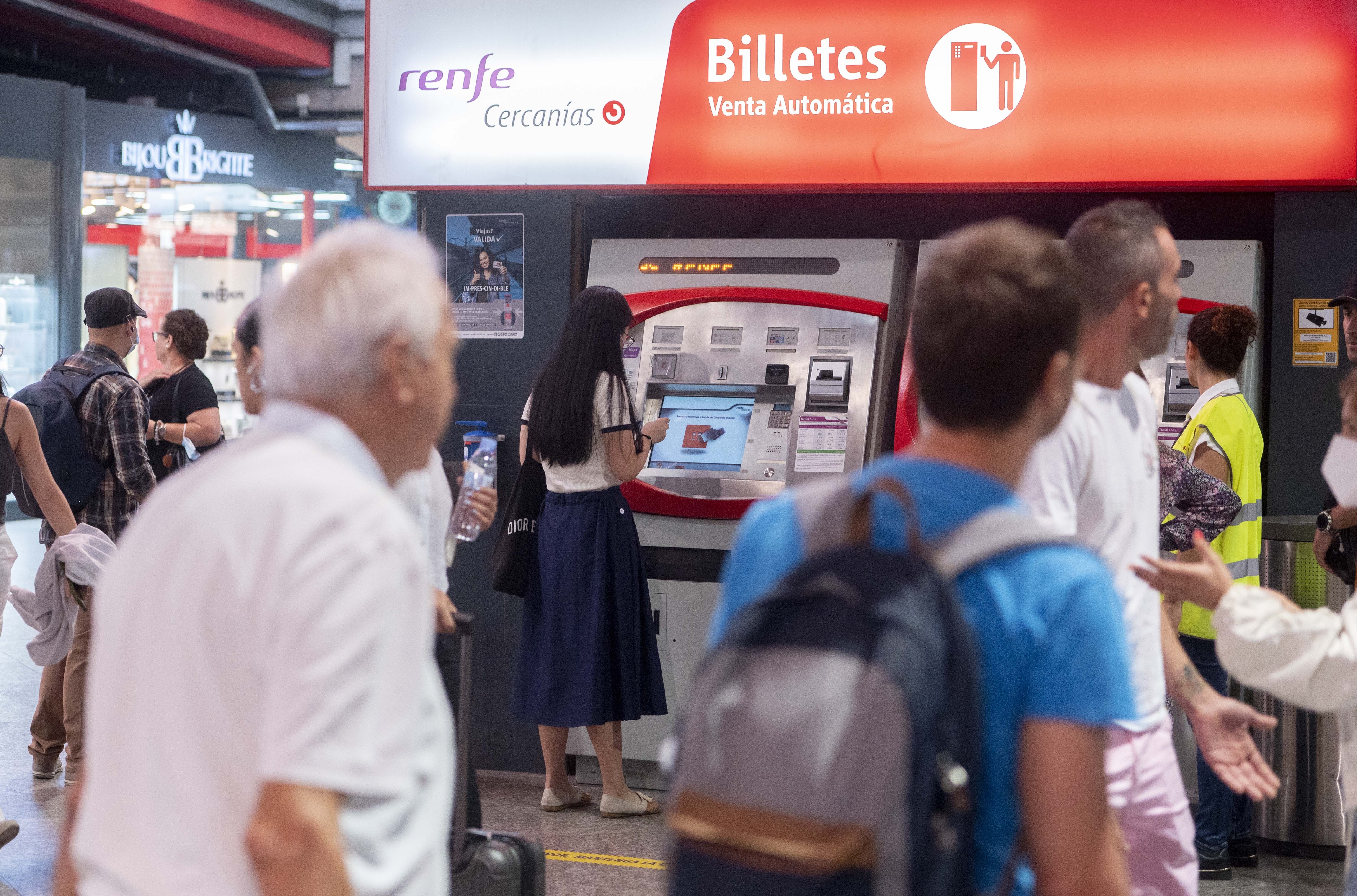 Cómo adquirir los abonos gratuitos de Media Distancia de Renfe. Foto: Europa Press