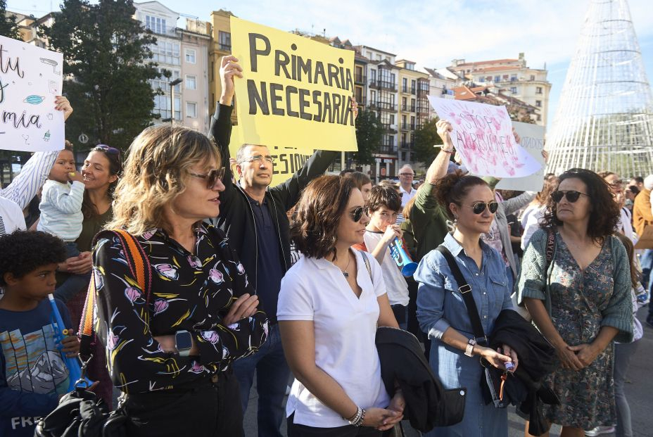 EuropaPress 4808451 numerosas personas portan pancartas protesta manifestacion apoyar huelga