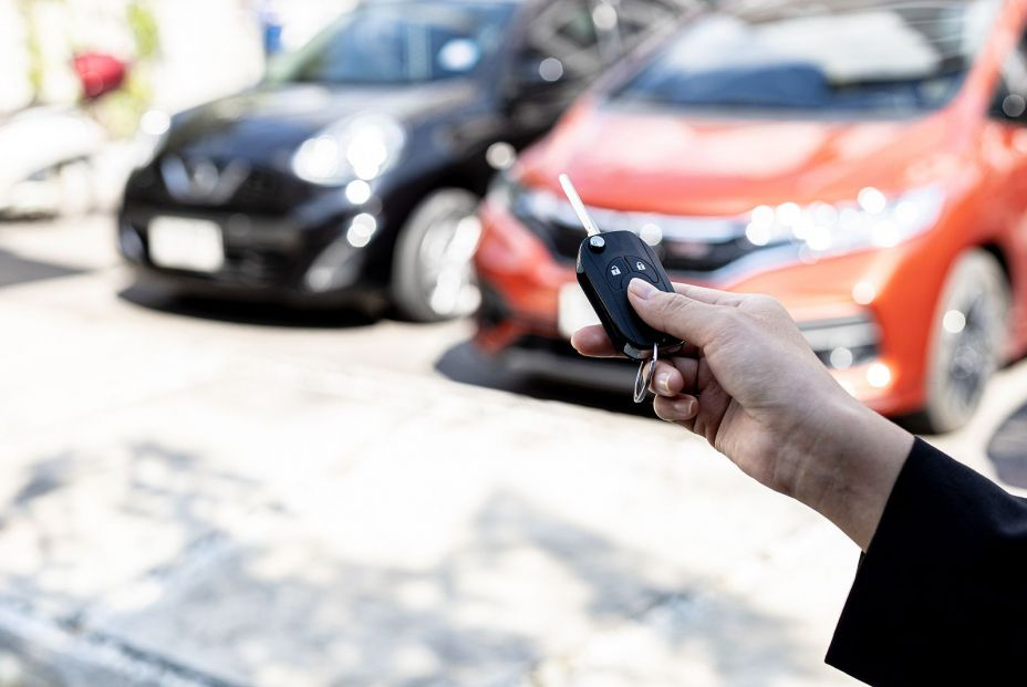 Los mayores, indignados ante las trabas para alquilar coche siendo sénior: "Es discriminación"