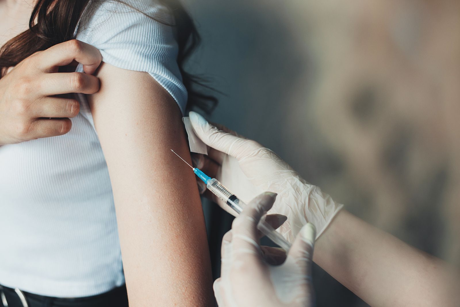 Cuarta dosis del Covid para toda la población: los menores de 60 años se podrán poner la vacuna