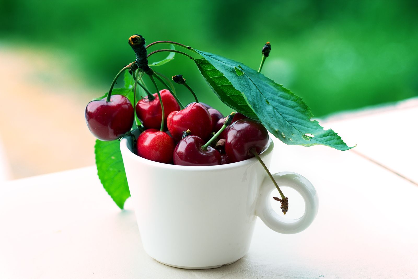 Estos son los riesgos de quitar la parte podrida de las frutas y comerte el resto despreocupadamente