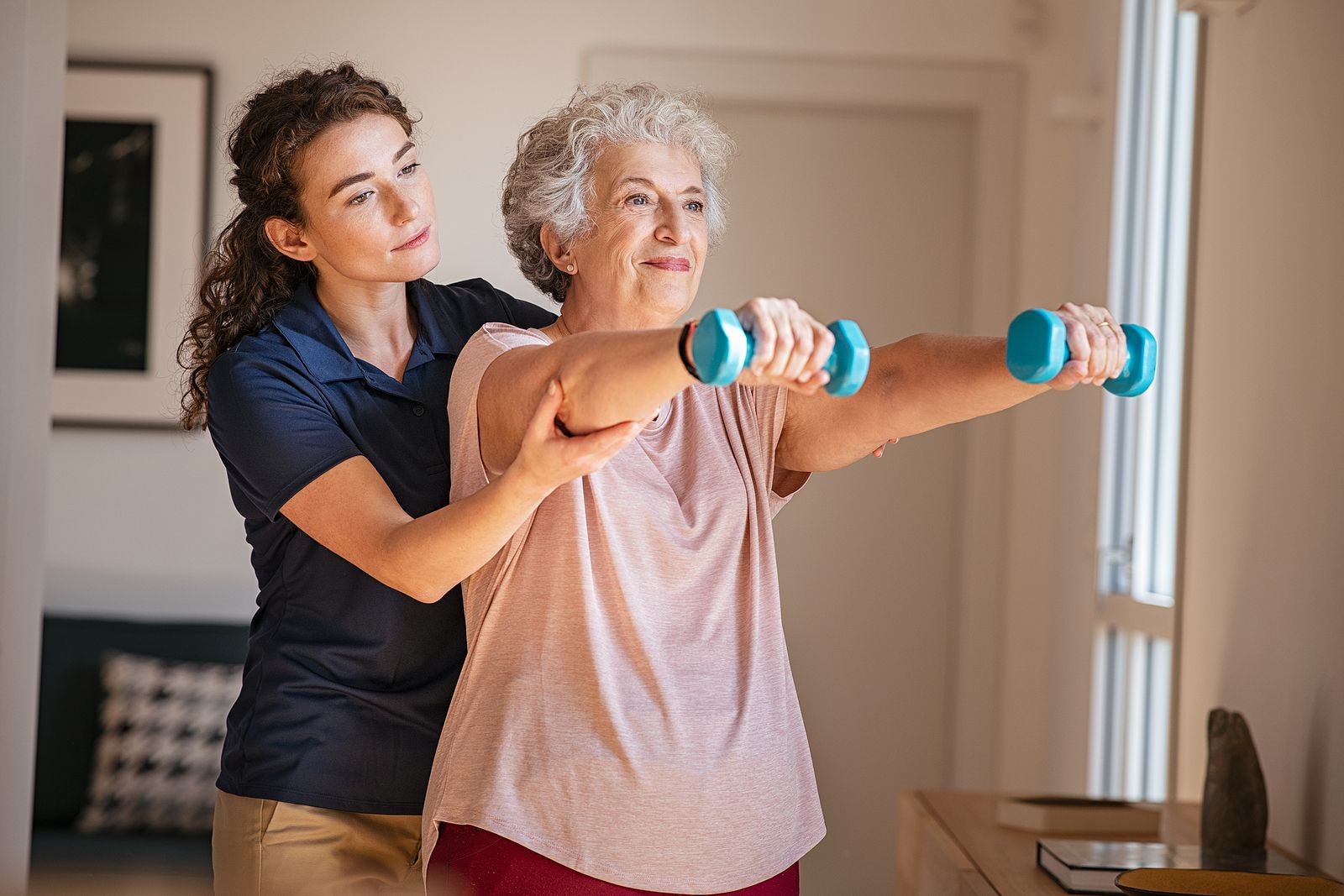 Los centros de salud de Pamplona podrán prescribir ejercicio y actividades sociales a los mayores. Foto: Bigstock