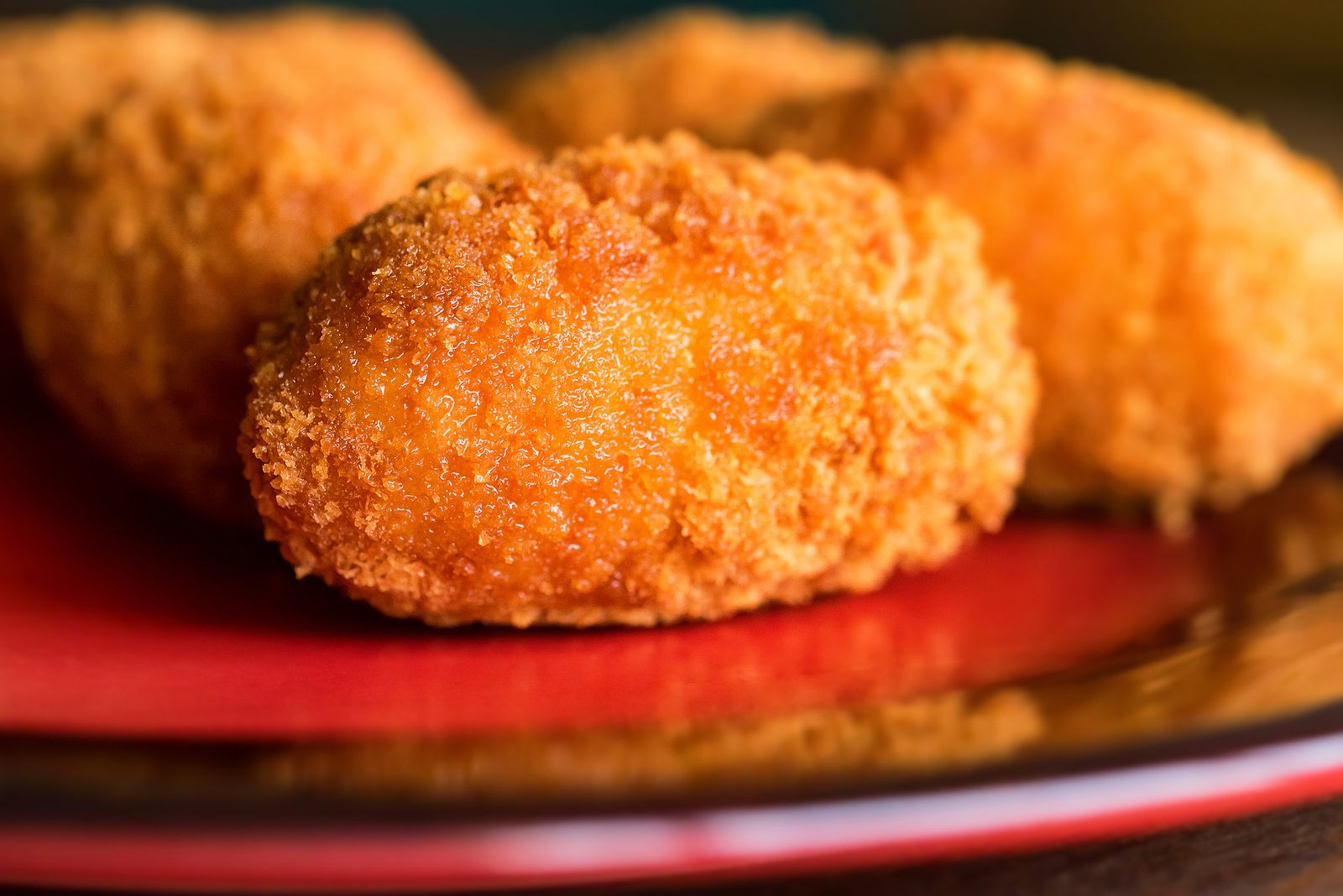 Droga a su exmarido metiendo una pastilla en una croqueta para robarle 27.000 euros