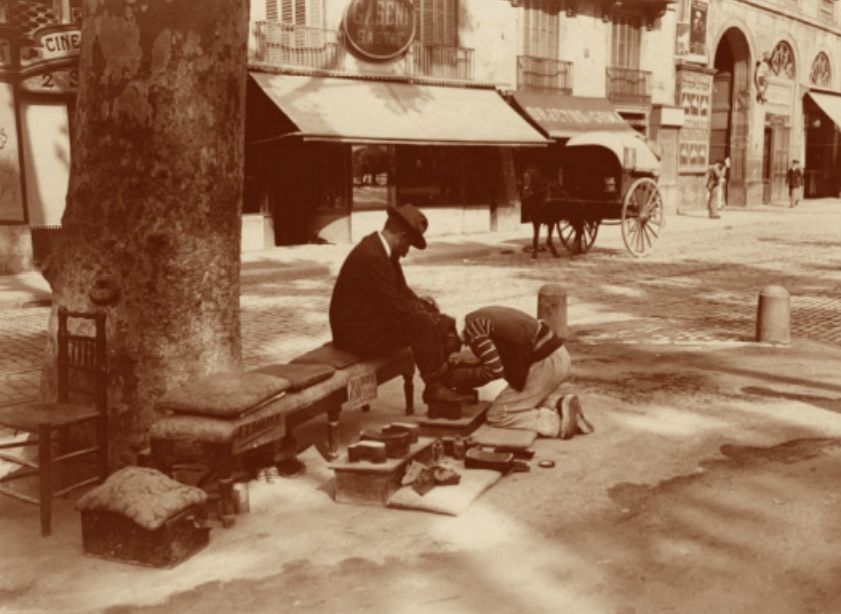 Frederic Ballell, La Rambla. Enllustrador de sabates[La Rambla. Limpiabotas], 1907-1908. © Arxiu Fotogràfic de Barcelona