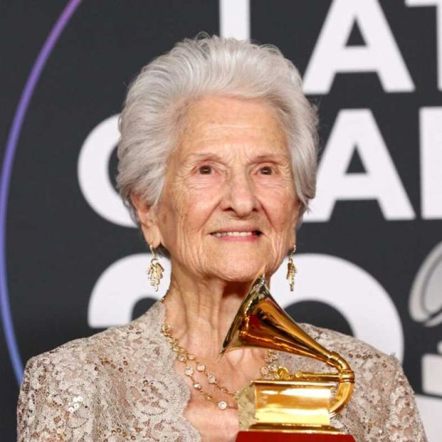 Ángela Álvarez, la mujer de 95 años que ha ganado el Grammy Latino a mejor artista revelación