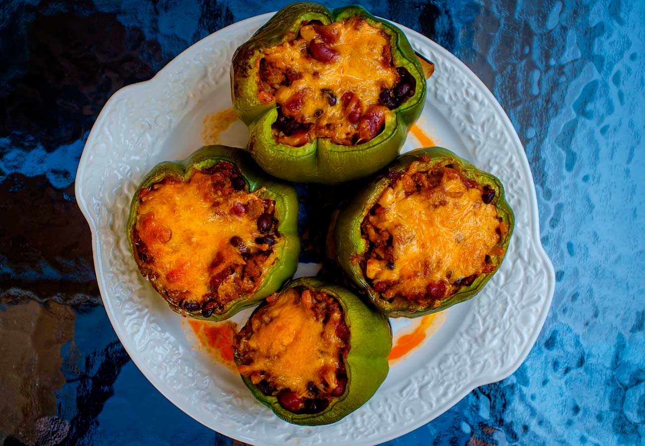 Receta de Pimientos verdes rellenos de carne y gratinados. Foto: Bigstock