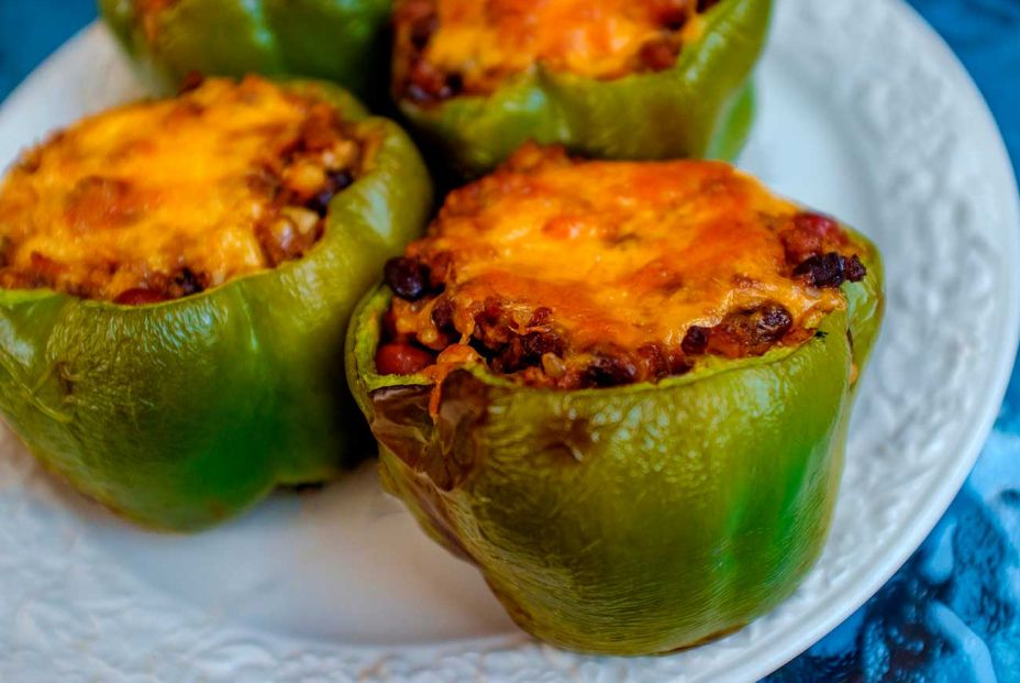 Receta de Pimientos verdes rellenos de carne y gratinados. Foto: Bigstock