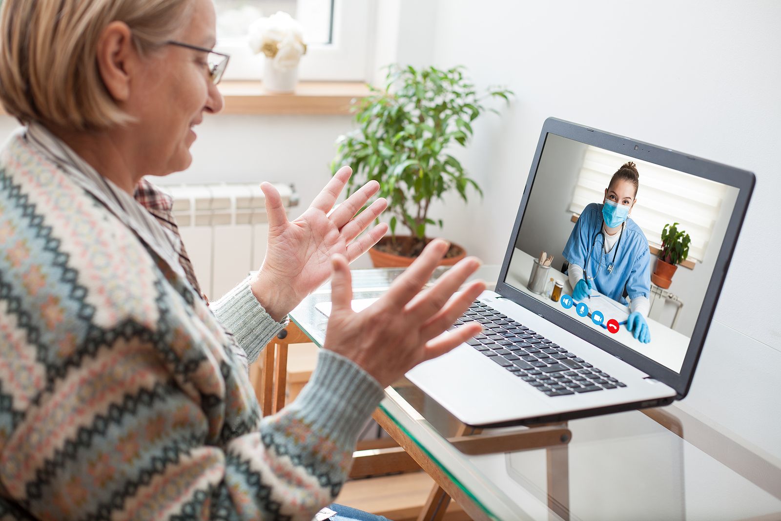 Telefónica facilita el uso de la telemedicina a los mayores Foto: bigstock