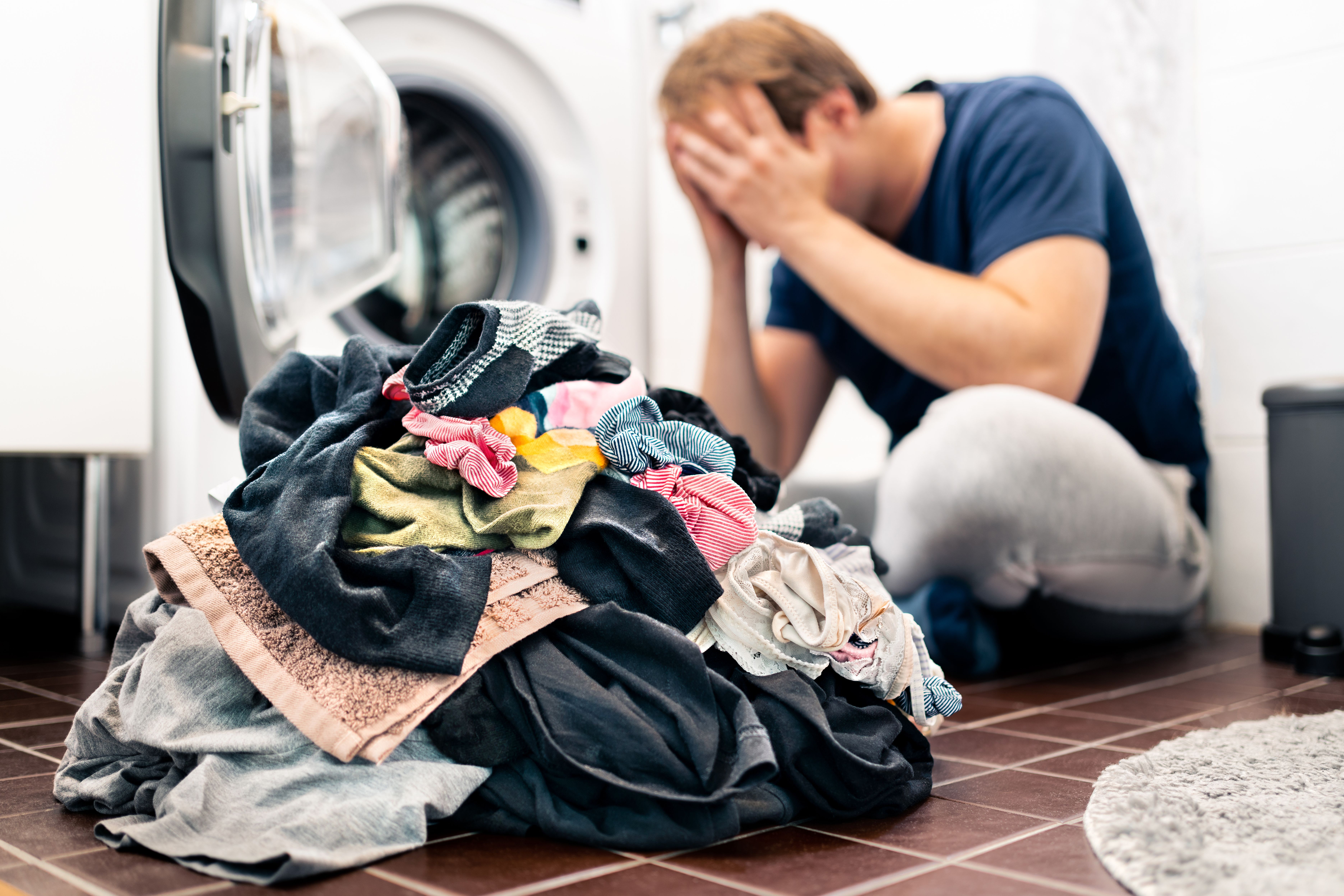 Estas son las prendas que no deberías meter en la lavadora