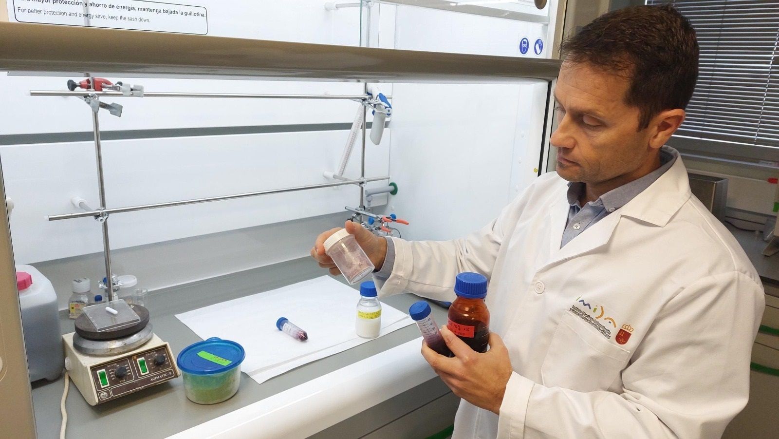 Región de Murcia: El IMIDA aplica la tecnología para revalorizar subproductos agroalimentarios. Foto CARM  investigador equipo biotecnologia imida antonio abel lozano desarrollo