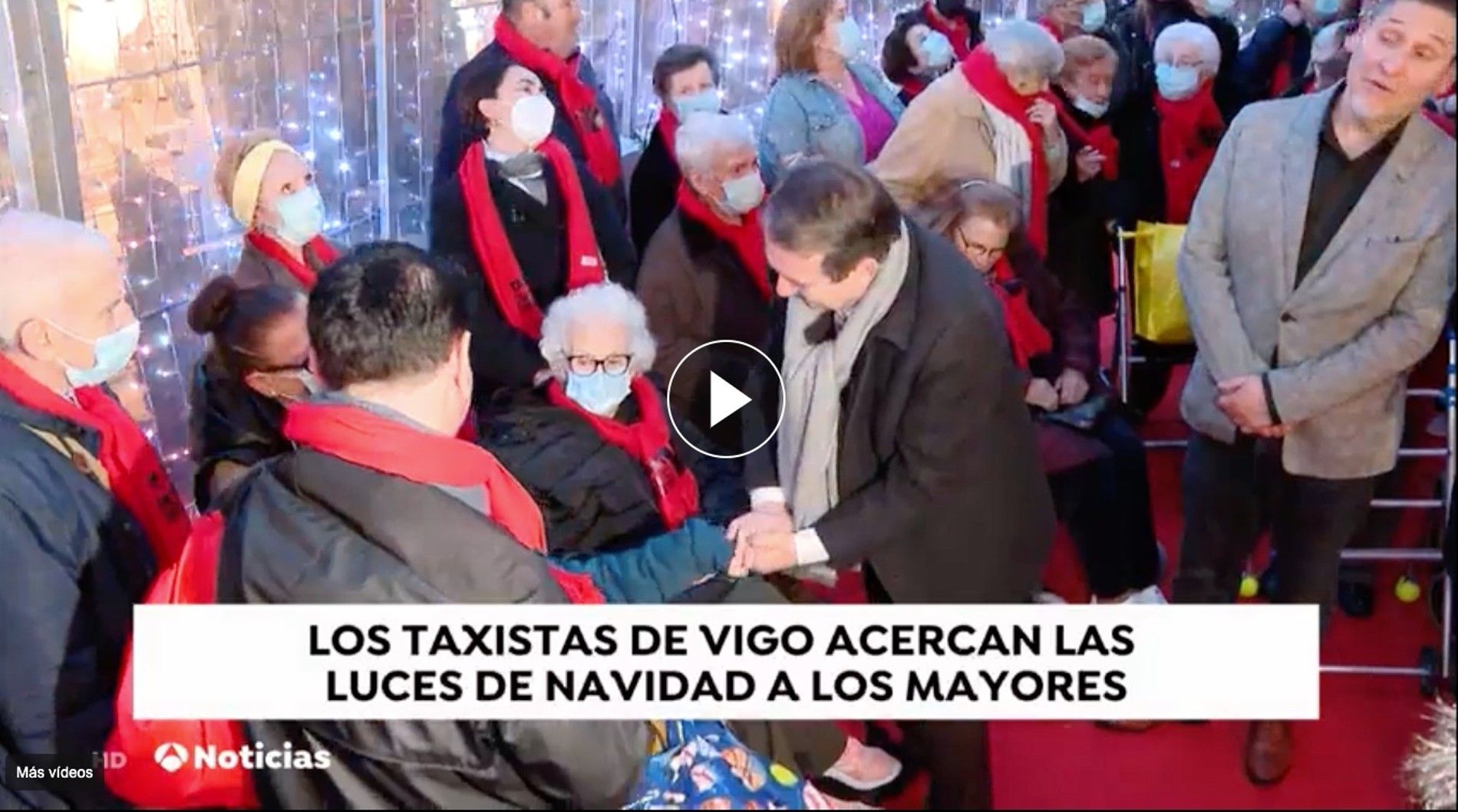 Taxistas de Vigo trasladan gratis a mayores de residencias para que vean las luces de Navidad