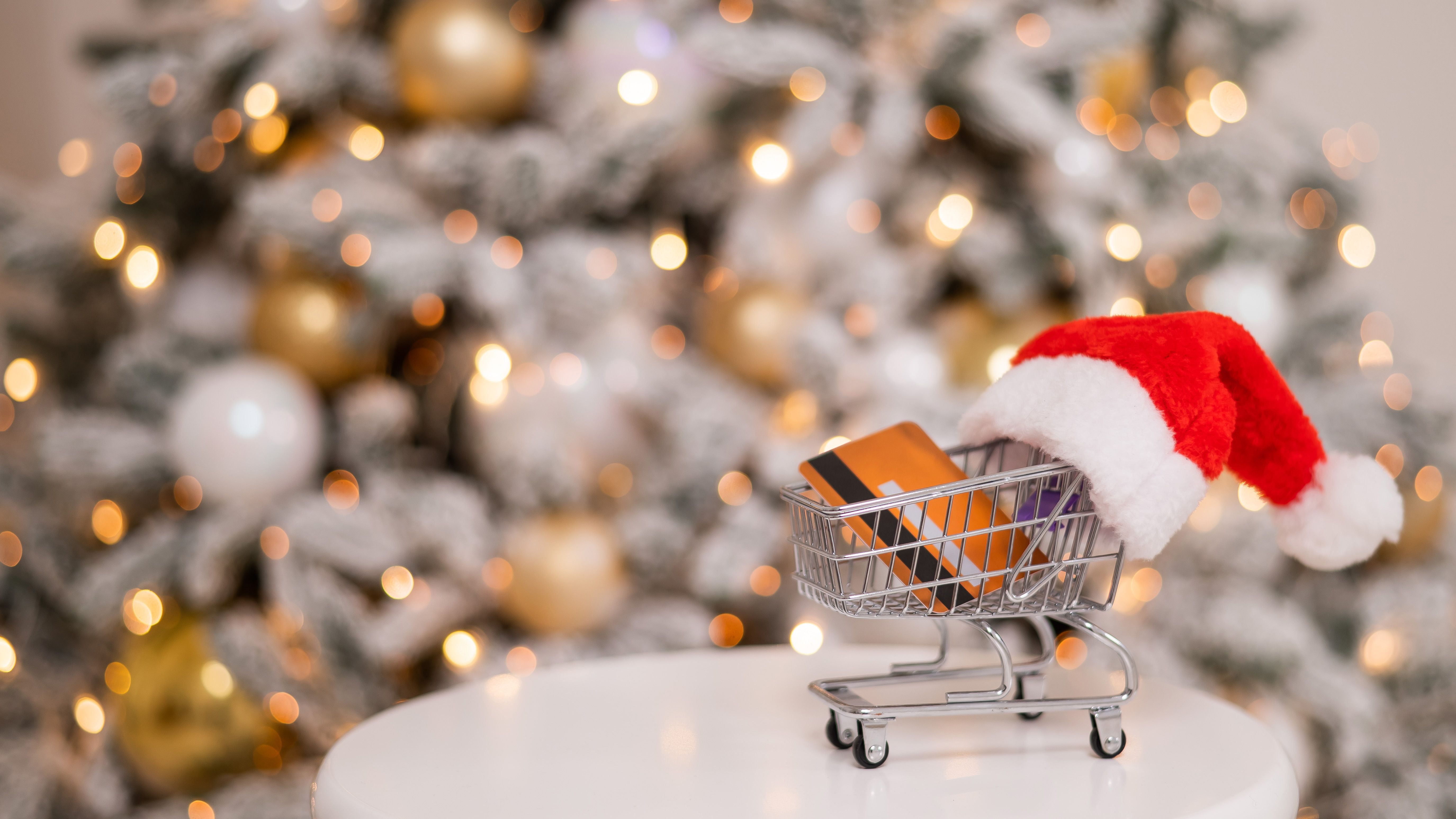Esta Navidad gastaremos un 15% más que en 2021, hasta 735 euros, según la OCU. Foto: Bigstock