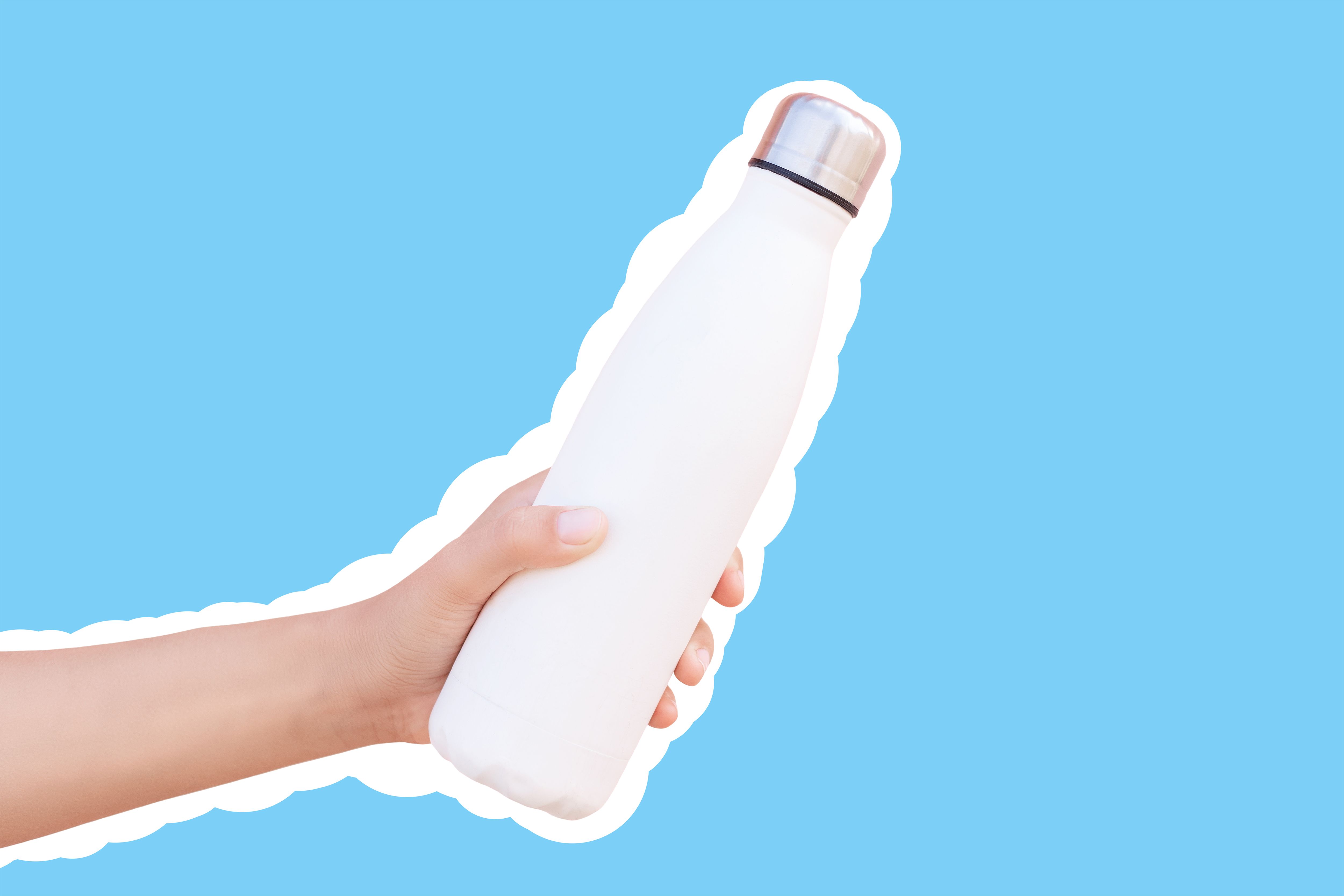 Cómo y cada cuánto hay que limpiar las botellas de agua reutilizables