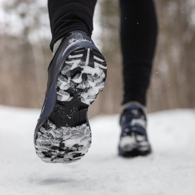 Estos son los beneficios de caminar por la nieve, según un nuevo estudio. Foto: Bigstock