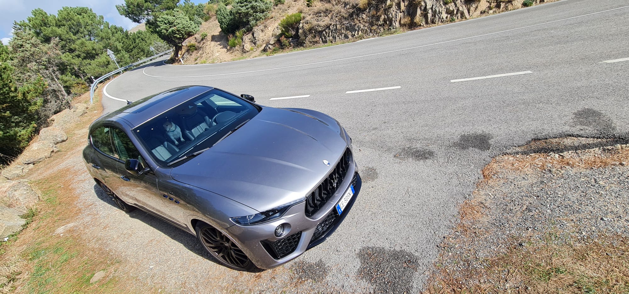 Maserati Levante curva