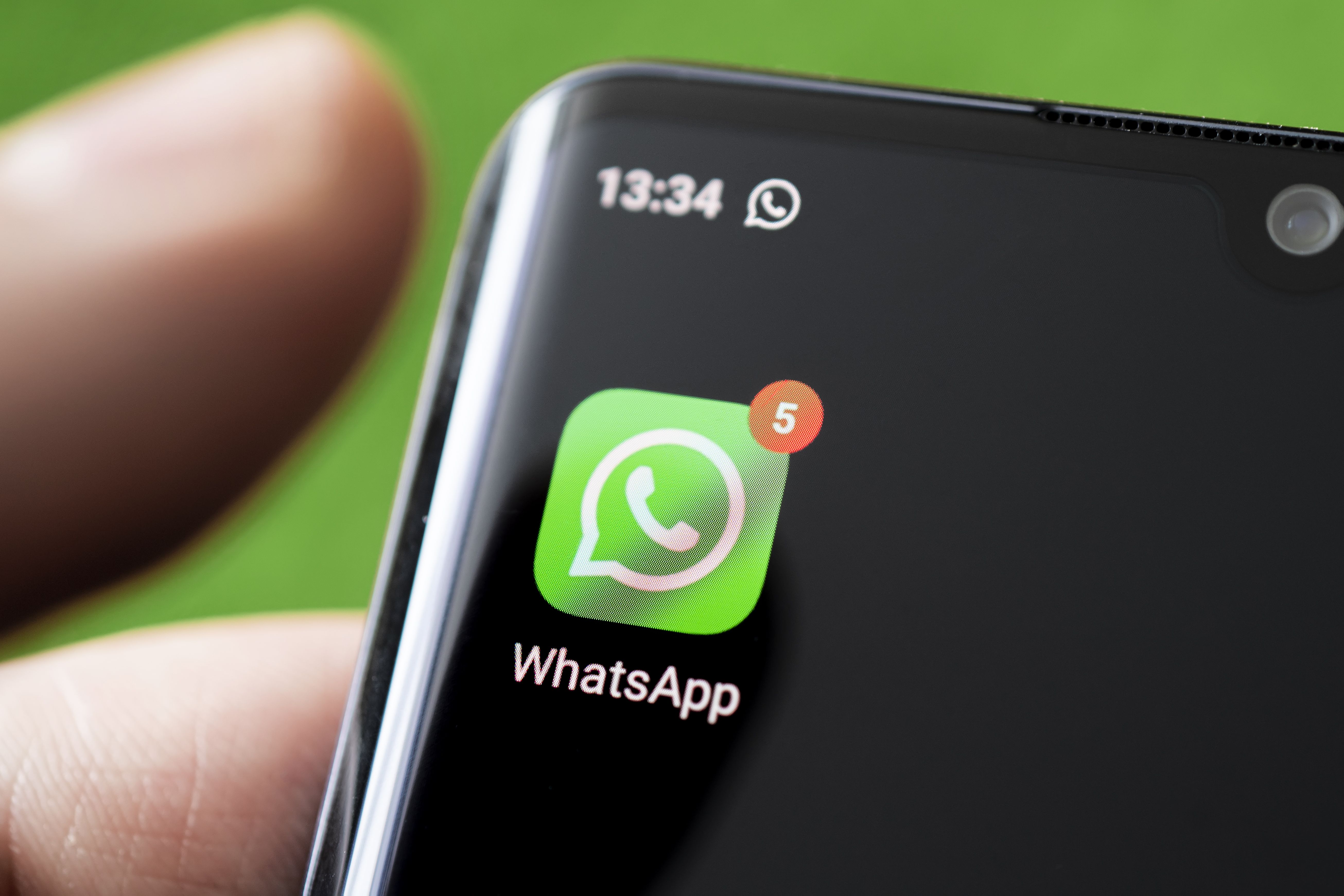 La Policía vuelve a alertar sobre la 'estafa del hijo' que llega por WhatsApp. Foto: Bigstock