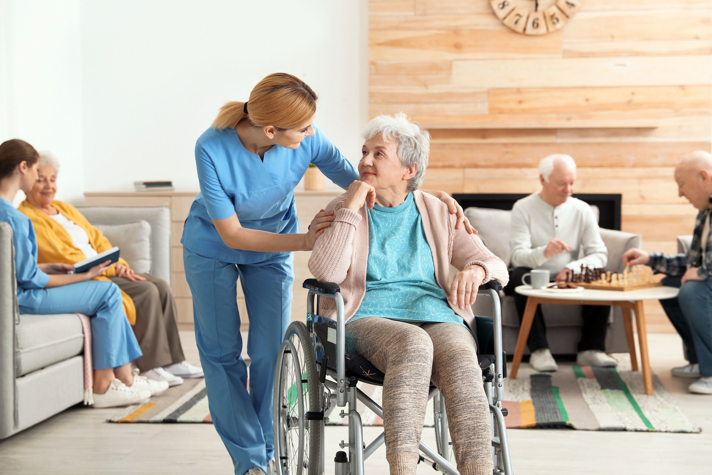 Se disparan las búsquedas de residencias para mayores tras la pandemia: un 52% más que en 2021. Foto: Europa Press