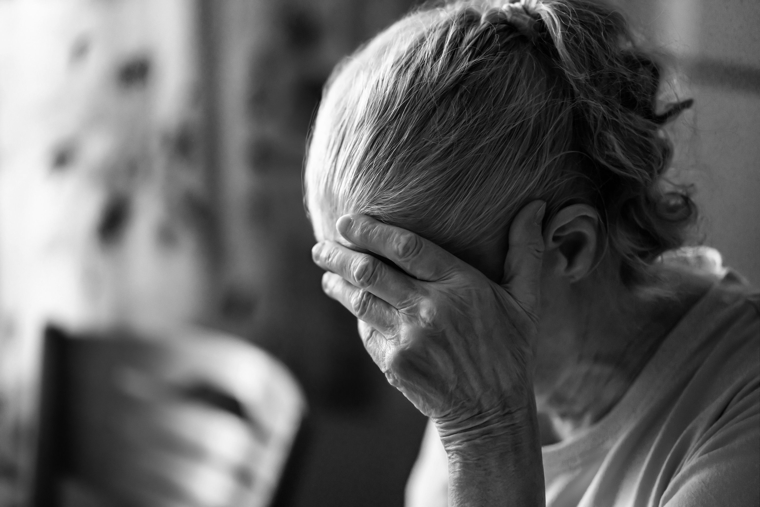 Más angustia, impotencia y soledad: la pandemia ha pasado una gran factura emocional a los mayores