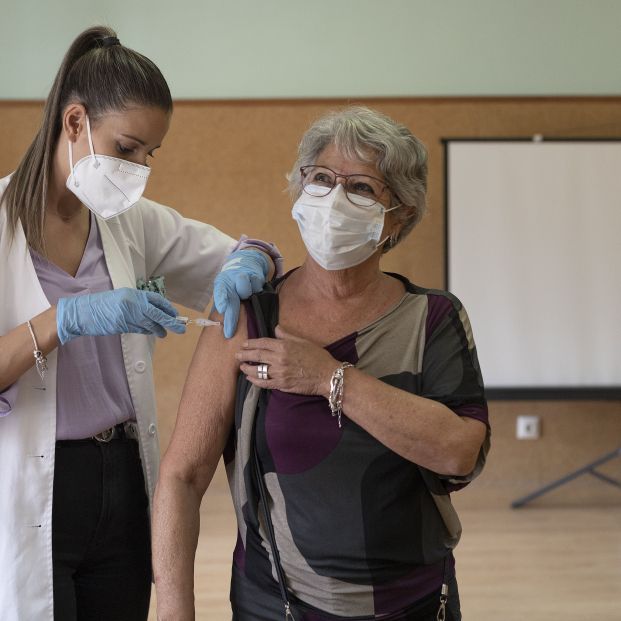 Experta en vacunas pide "dejar de hablar" de dosis de refuerzo porque "aumenta la fatiga pandémica"