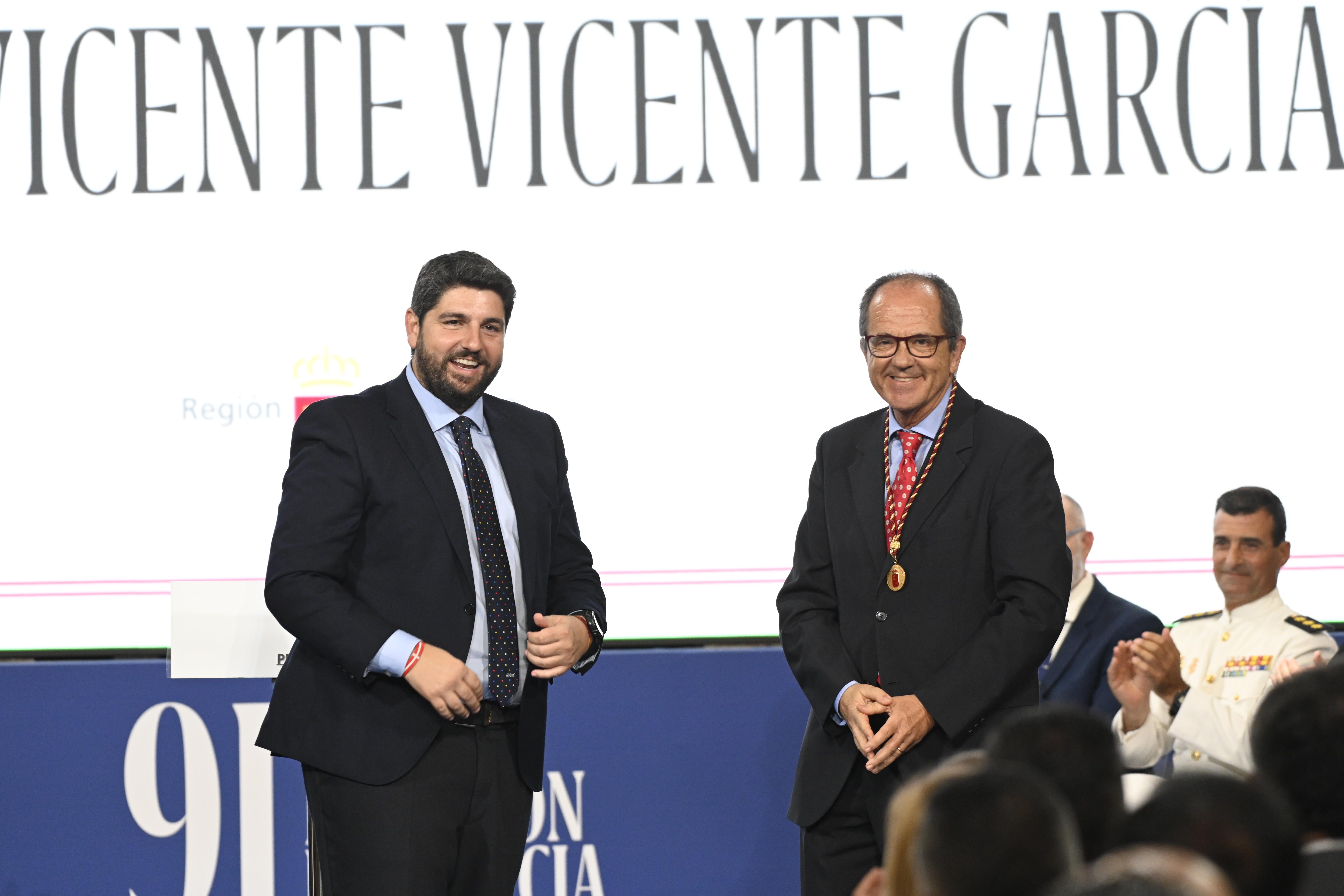 Vicente Vicente nombrado emérito de la sanidad murciana Foto: Región de Murcia Vicente Vicente nombrado emérito de la sanidad murciana Foto: Región de Murcia