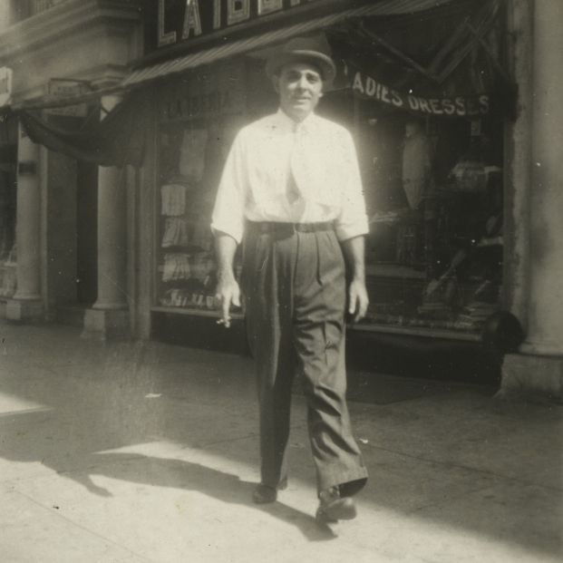 JoséMaríaVázquez, de Lugo, comenzó trabajando en La Iberia hasta que acabó siendo el dueño del negocio, una tienda de vestidos de calle