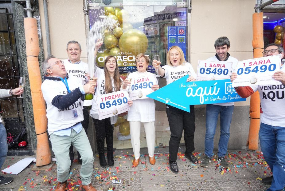 El Gordo de la Lotería de Navidad '05.490': muy repartido en toda España